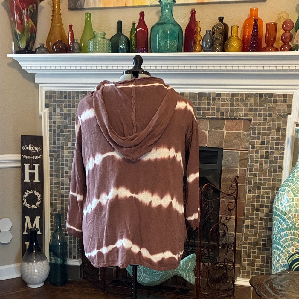 H&M Brown and White Women's Sweater